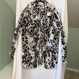 Equipment Femme Leopard Print Long sleeve button up size medium 100% silk